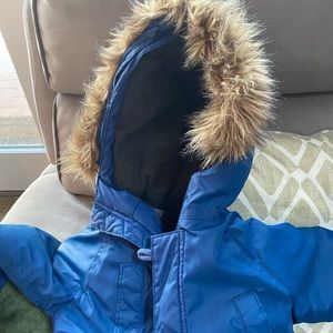 Boys size 5T Gap winter coat with fur hood